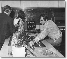 David Gooden, productor general y capo de Sonovision, a cargo de la consola