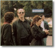 Paseo por La Recoleta. De izquierda a derecha: Natalio (de espaldas) David K Smith y Sara Augustine
