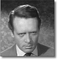 Patrick McGoohan como John Drake