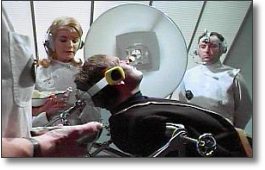 El "Número Seis" sometido a uno de los habituales lavados de cerebro, especialidad de "la Villa"